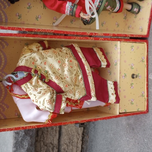 Pearl of the Orient, Chinese Doll & Trunk. Extra Outfits, Shoes. Accessories - Picture 3 of 10